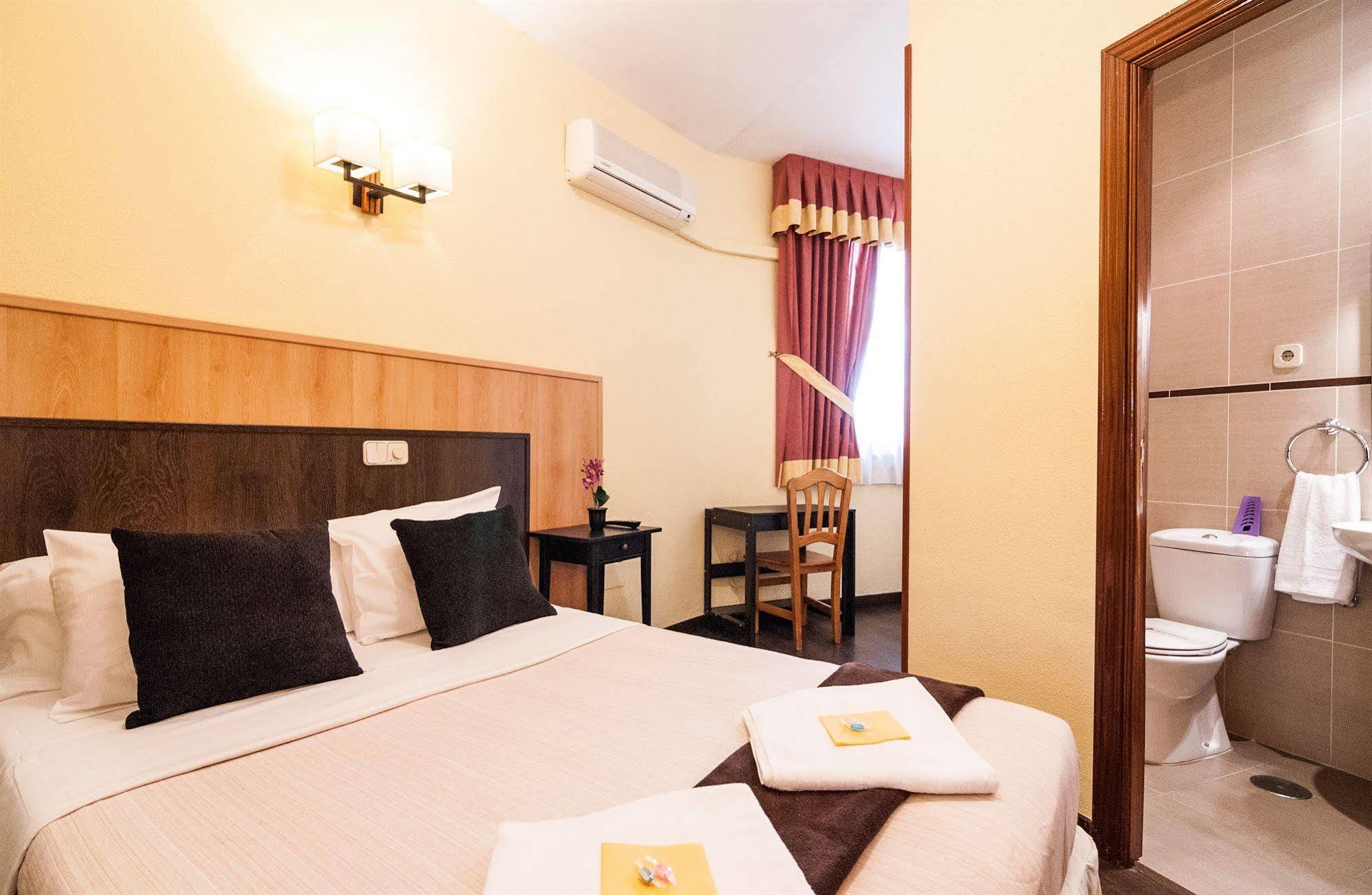 Hostal Gallardo Madrid Buitenkant foto