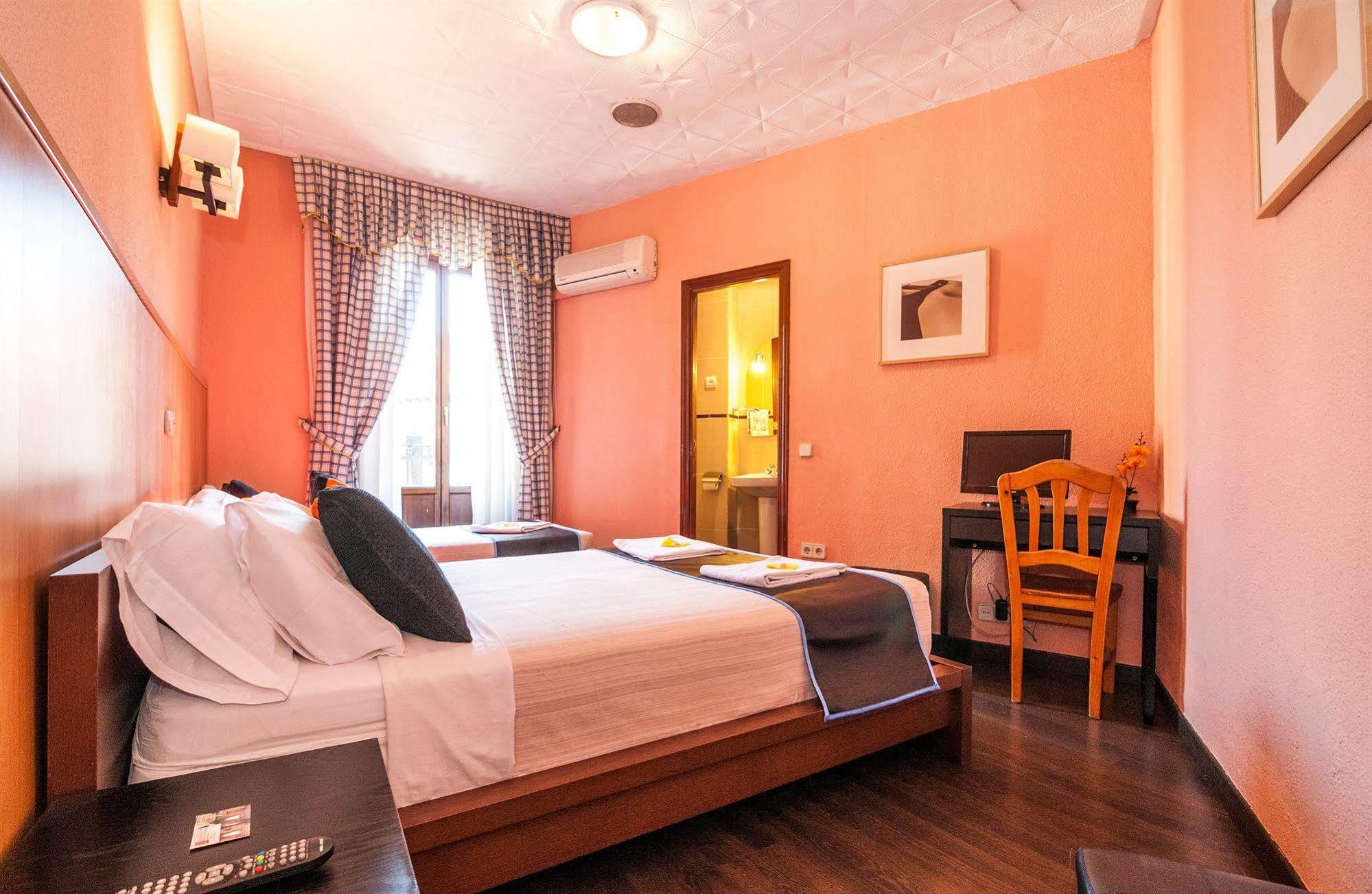 Hostal Gallardo Madrid Buitenkant foto