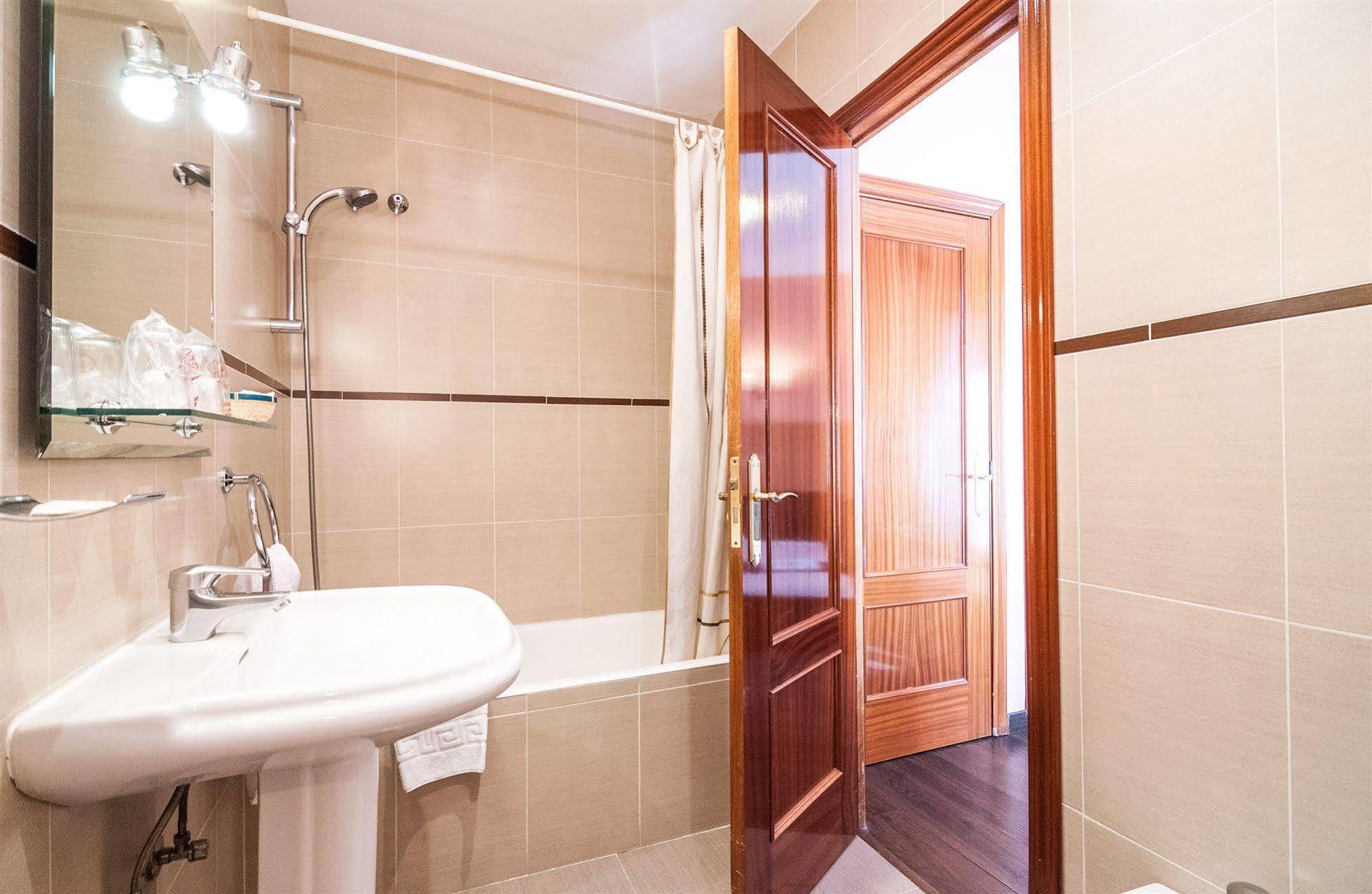 Hostal Gallardo Madrid Buitenkant foto