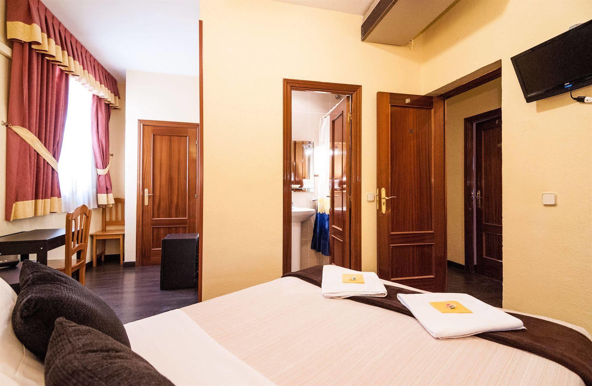 Hostal Gallardo Madrid Buitenkant foto