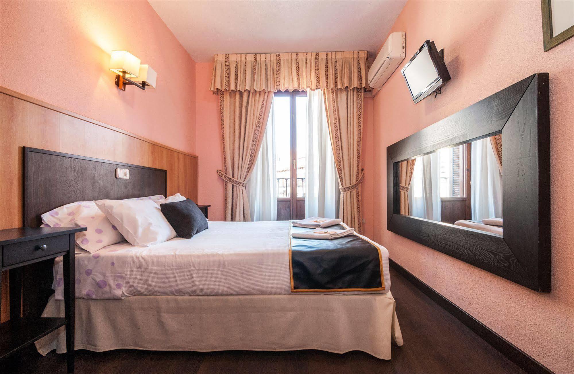 Hostal Gallardo Madrid Buitenkant foto