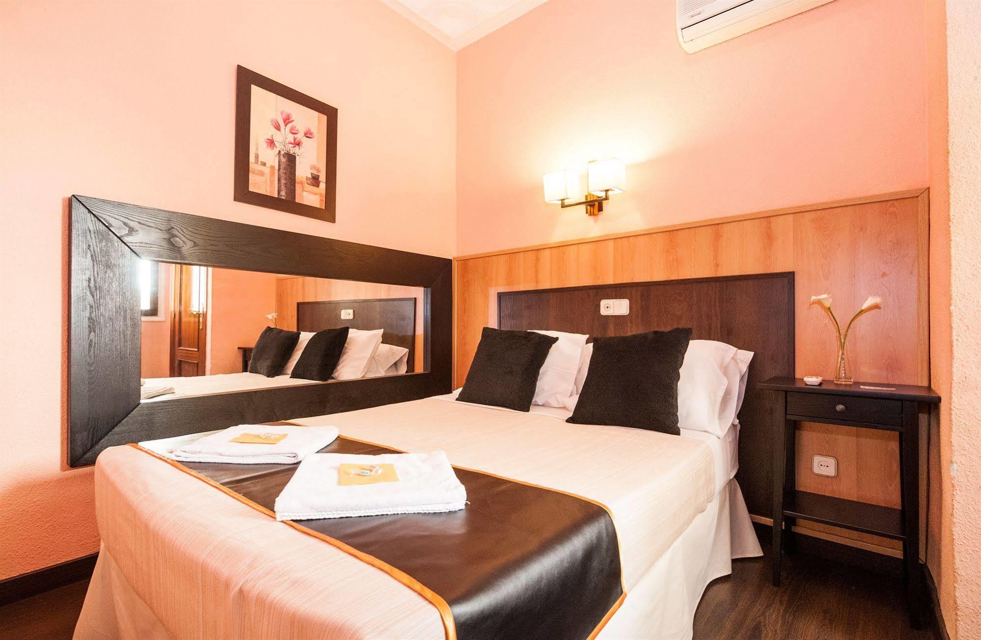 Hostal Gallardo Madrid Buitenkant foto