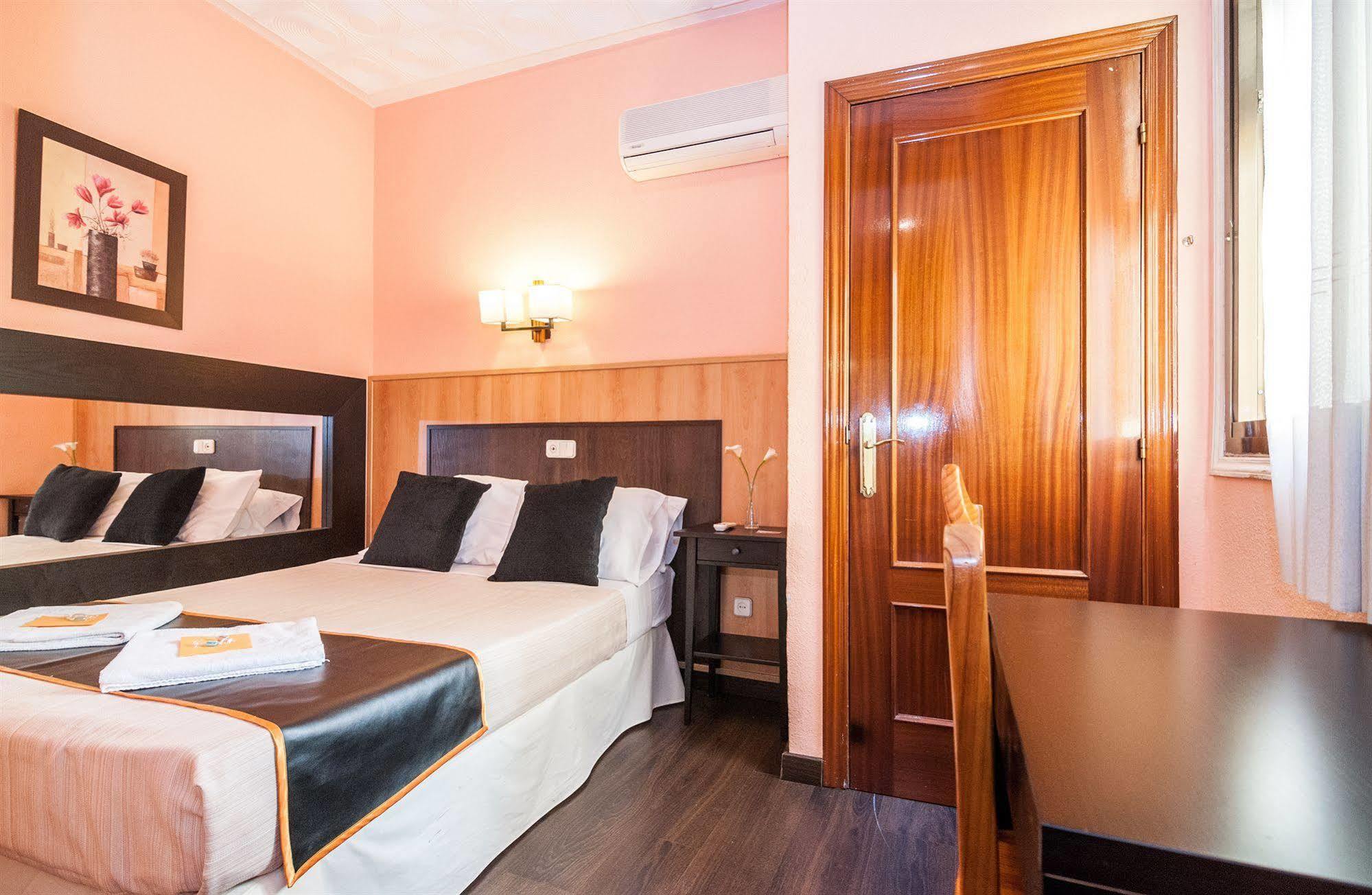 Hostal Gallardo Madrid Buitenkant foto