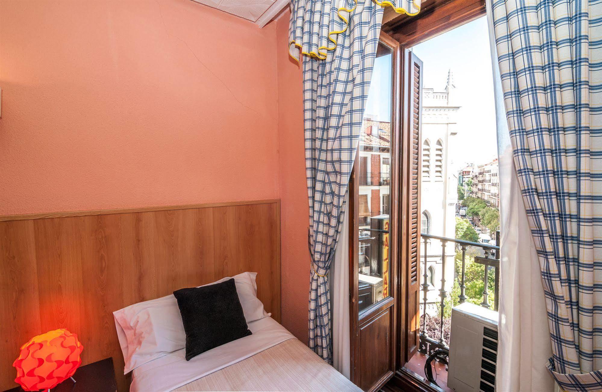 Hostal Gallardo Madrid Buitenkant foto