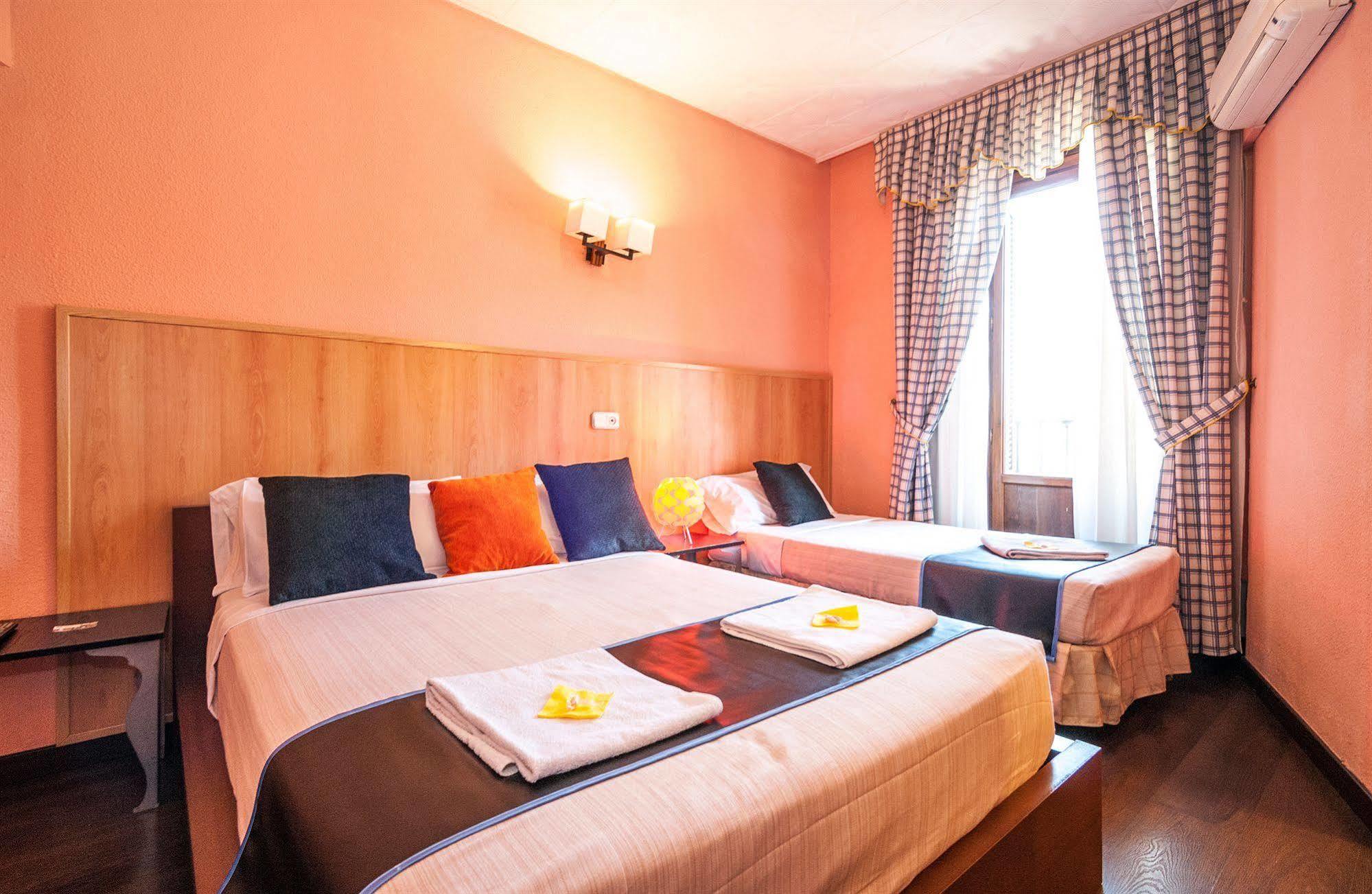 Hostal Gallardo Madrid Buitenkant foto
