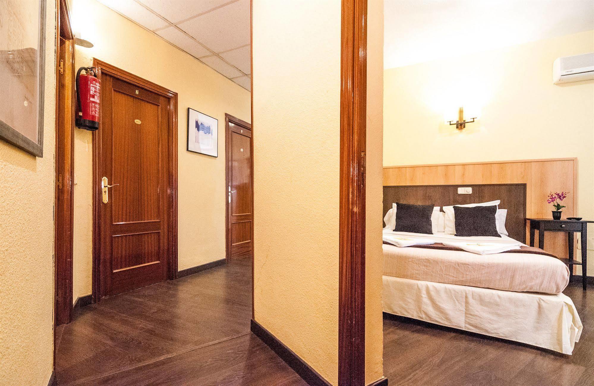 Hostal Gallardo Madrid Buitenkant foto