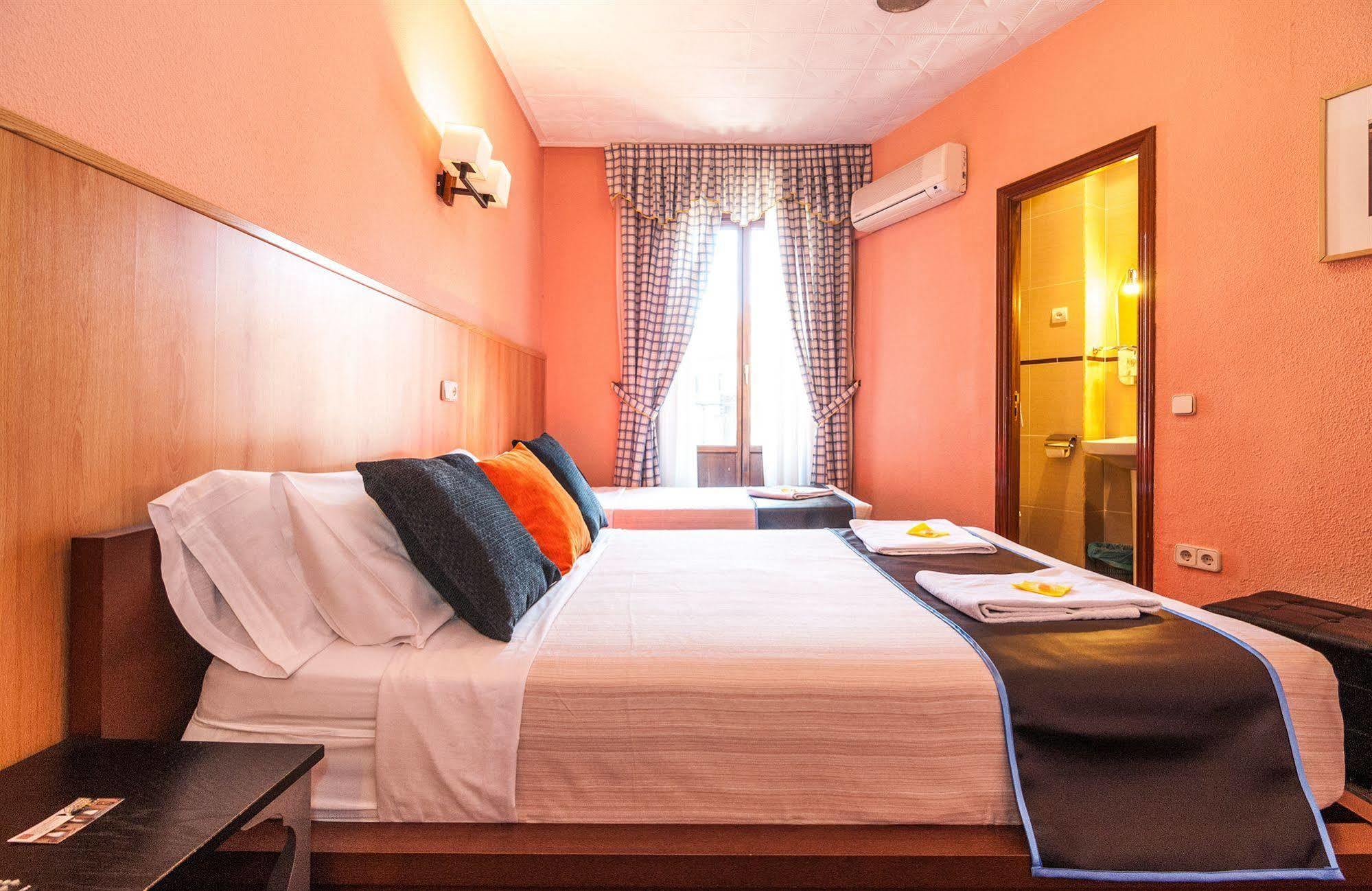 Hostal Gallardo Madrid Buitenkant foto