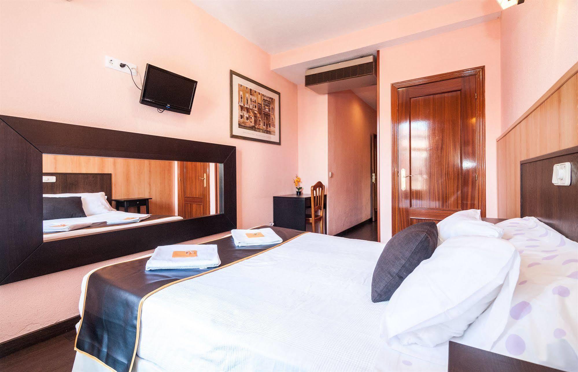 Hostal Gallardo Madrid Buitenkant foto