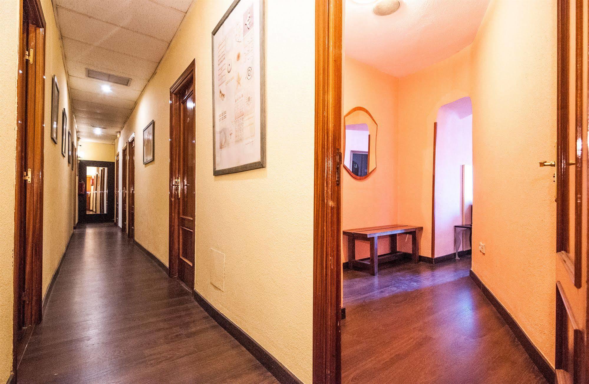 Hostal Gallardo Madrid Buitenkant foto