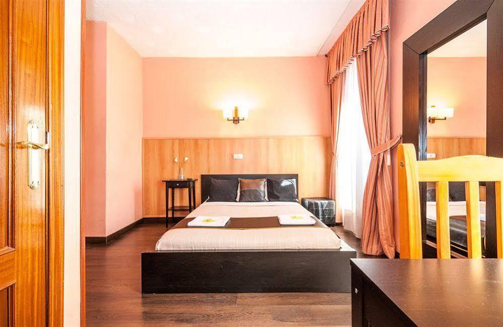 Hostal Gallardo Madrid Buitenkant foto